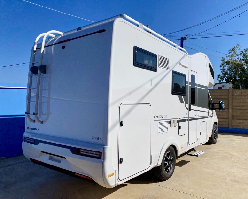 CAMPER IN VENDITA ADRIA CORAL XL AXESS 600 PD 6 POSTI LETTO TRAPASSOAUTO PRONTA CONSEGNA SARDEGNA