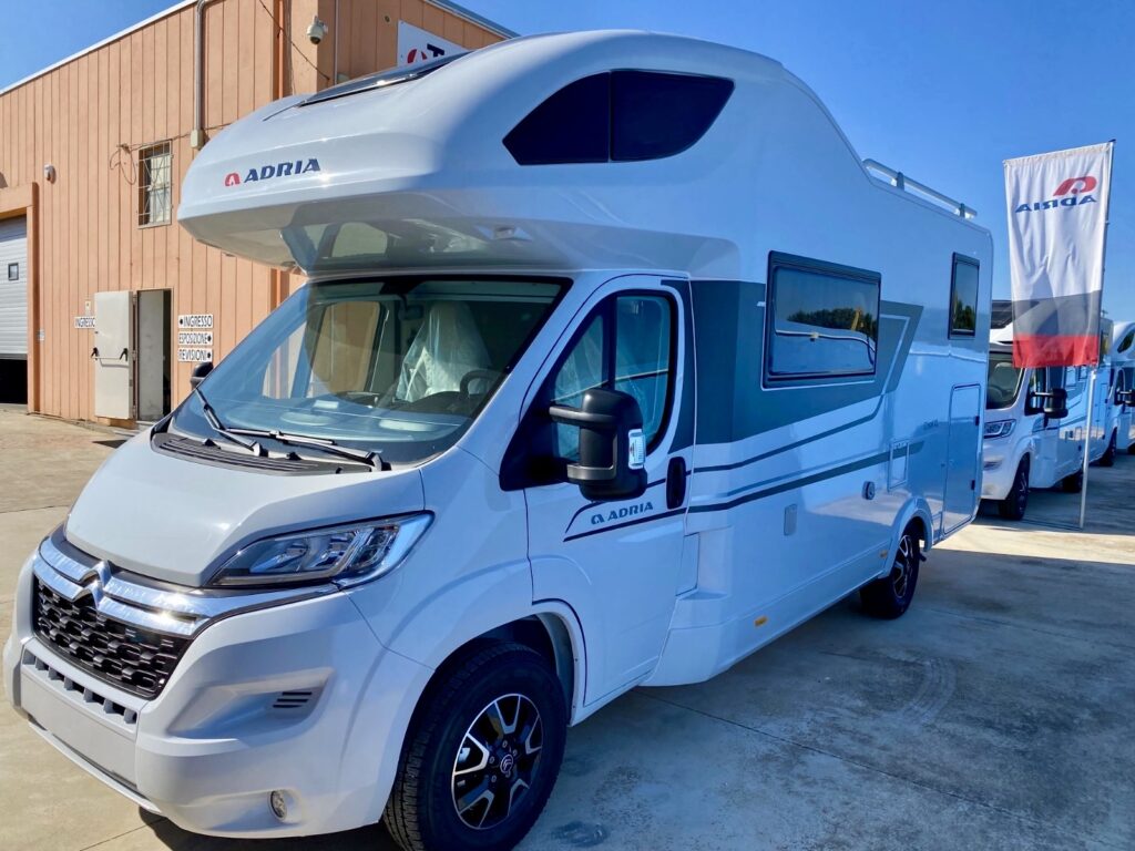 CAMPER IN VENDITA ADRIA CORAL XL AXESS 600 PD 6 POSTI LETTO TRAPASSOAUTO PRONTA CONSEGNA SARDEGNA