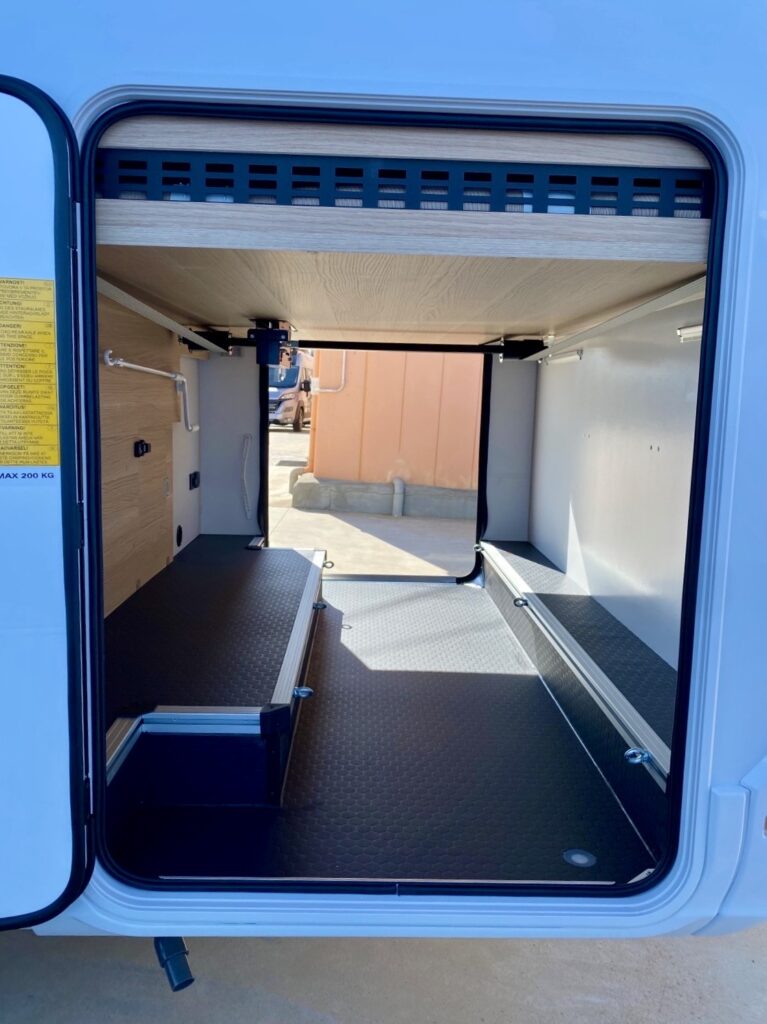 CAMPER IN VENDITA ADRIA CORAL XL AXESS 600 PD 6 POSTI LETTO TRAPASSOAUTO PRONTA CONSEGNA SARDEGNA